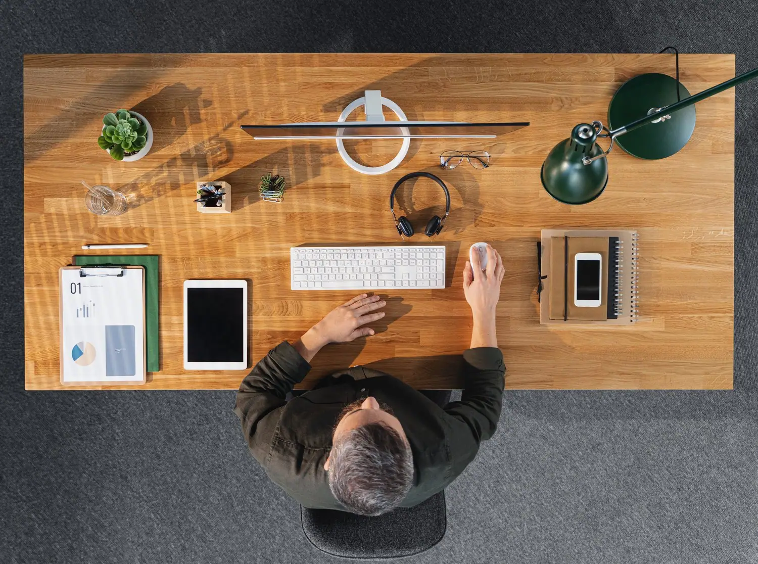 Ergonomiczne biurko do pracy zdalnej do 1000 zł - przegląd popularnych modeli