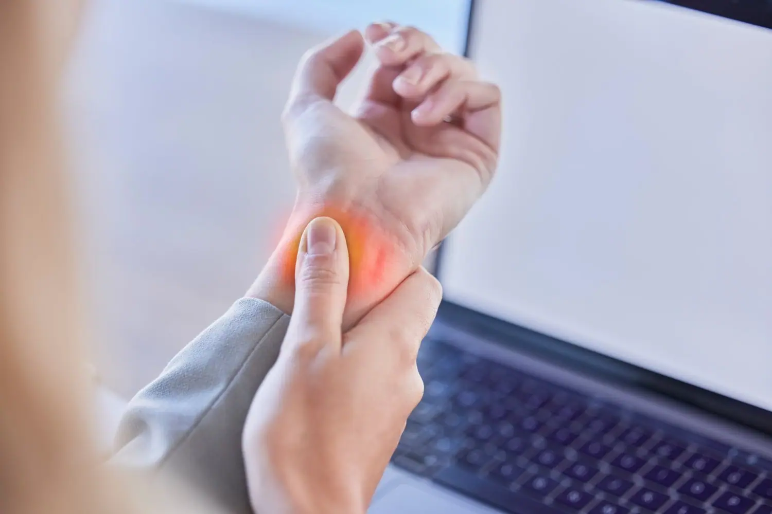 Profilaktyka zespołu cieśni nadgarstka - ćwiczenia i ergonomia (Zdrowie) (2025-05-16)