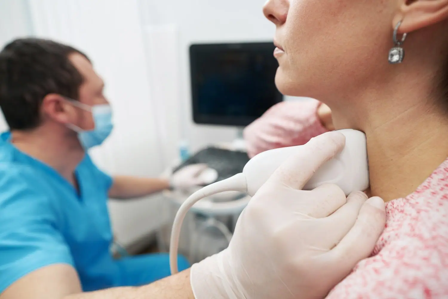 Zdrowie tarczycy dla pracowników korporacji - diagnostyka i wsparcie naturalne